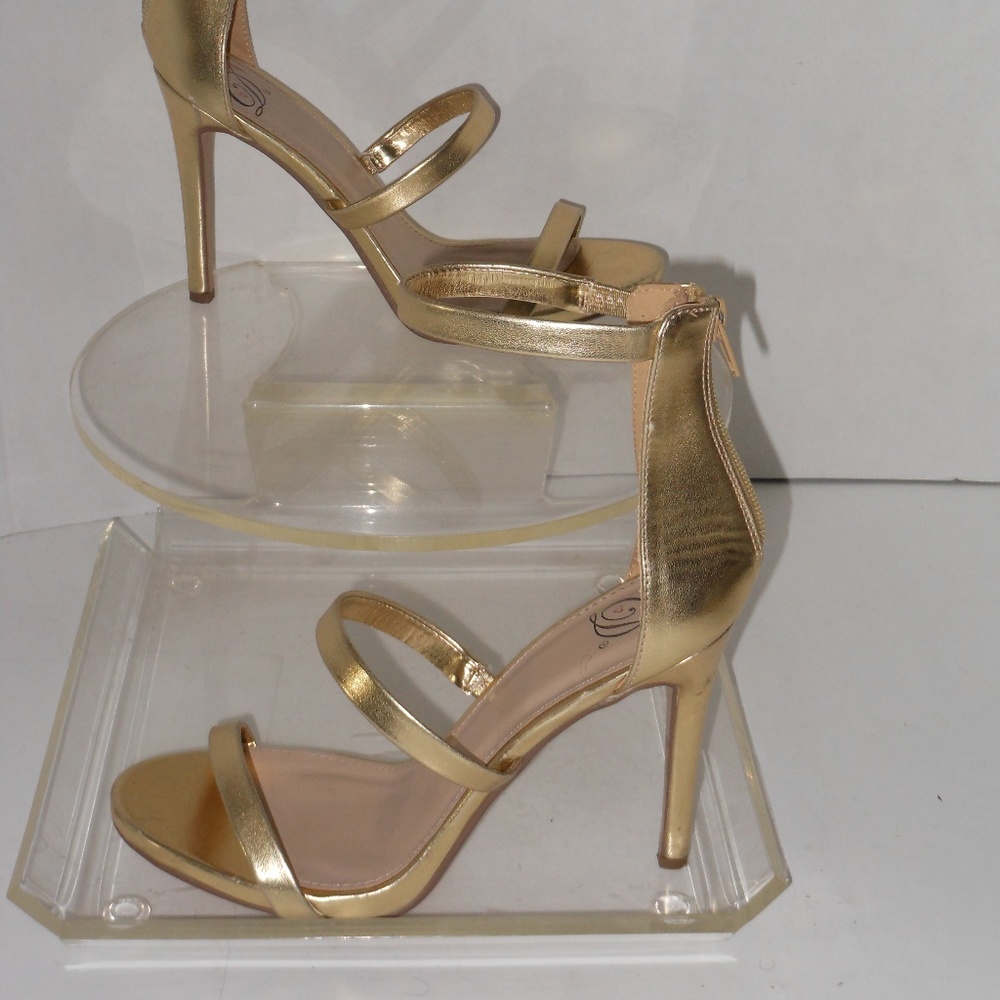 D. LOVE GOLD HIGH HEEL SANDALS SIZE 7.5 MEDIUM
